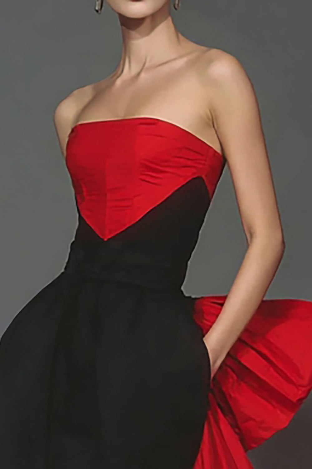 Strapless Black and Red Sheath Maxi Evening Dress With Bow Train - Image 3